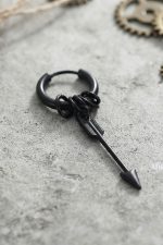 Sharks Bay Clothing – Black Arrow Clip-on Earring (4.7cm) | Μαύρο Ατσάλινο Fake Piercing 1 τεμάχιο - Image 2